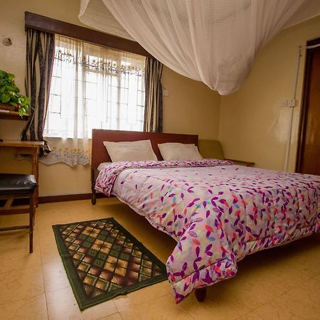 Meru Safari Hotel エクステリア 写真