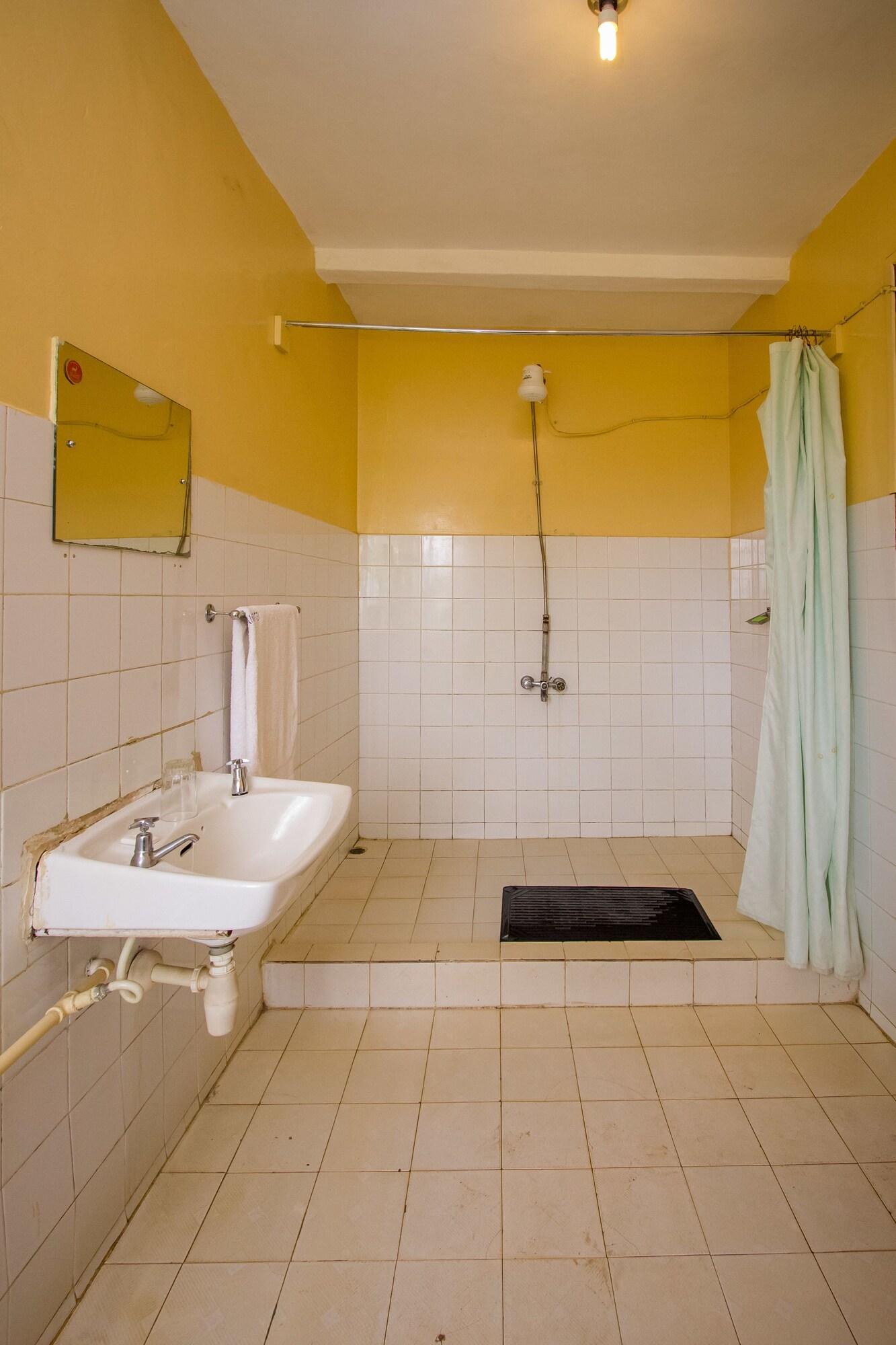 Meru Safari Hotel エクステリア 写真