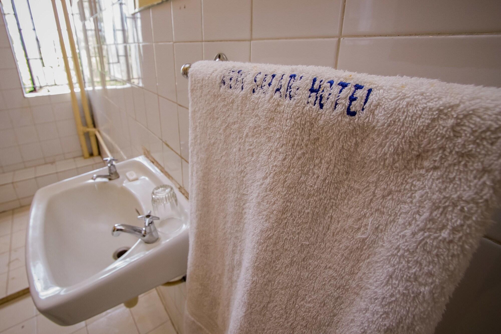 Meru Safari Hotel エクステリア 写真