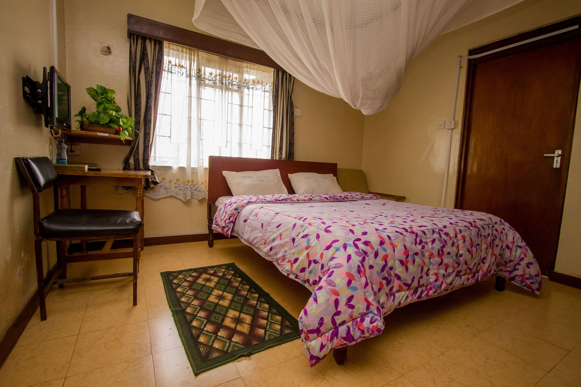 Meru Safari Hotel エクステリア 写真