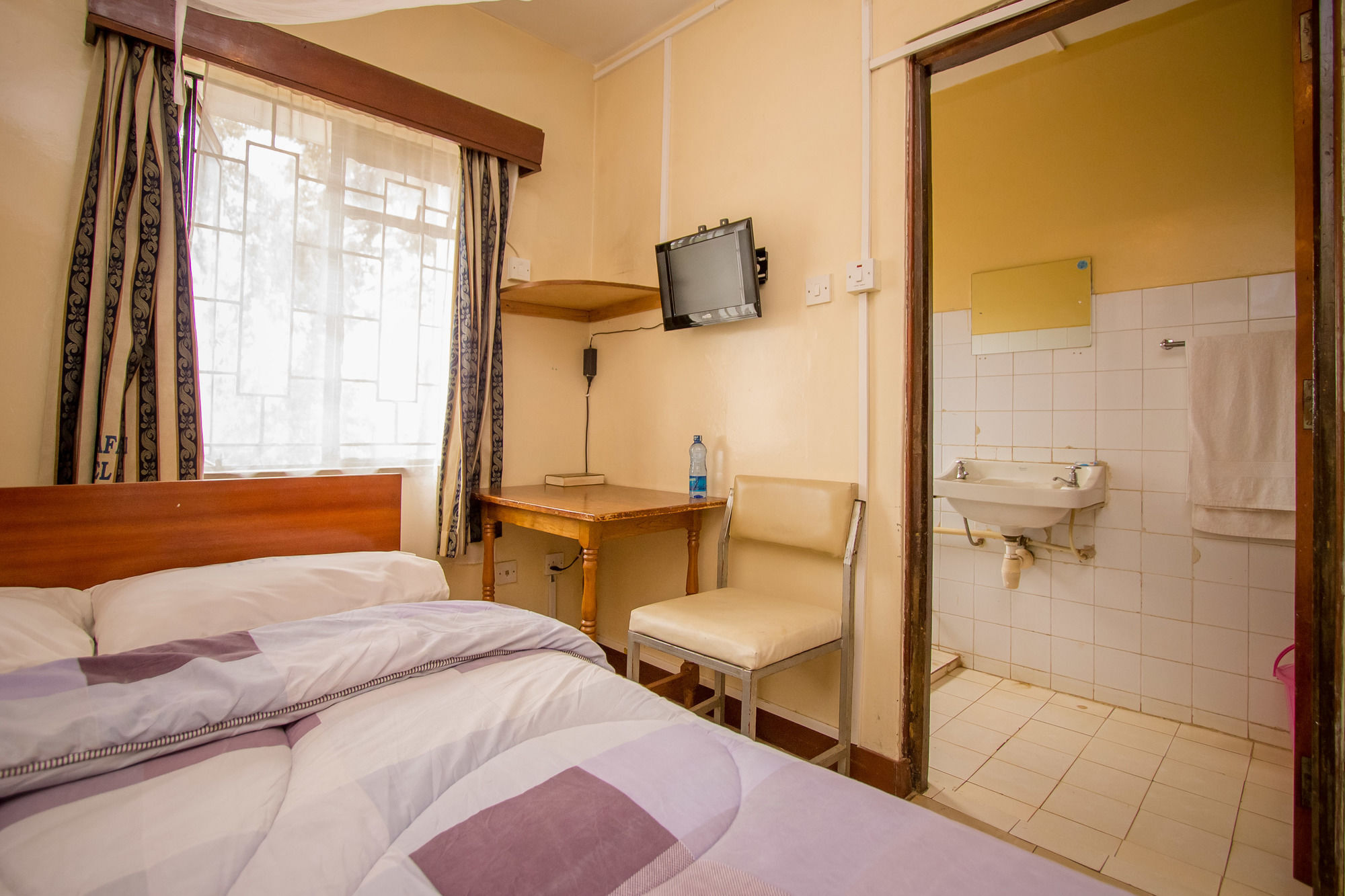 Meru Safari Hotel エクステリア 写真