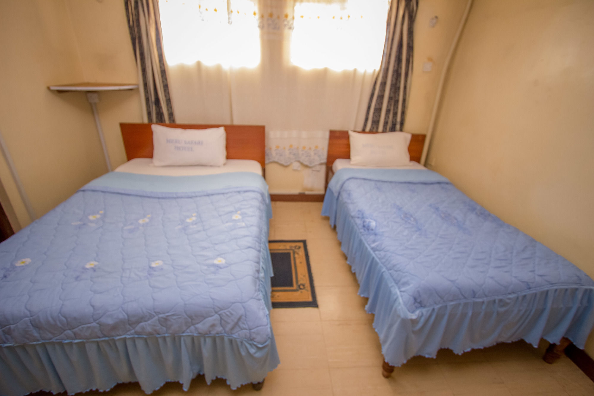 Meru Safari Hotel エクステリア 写真