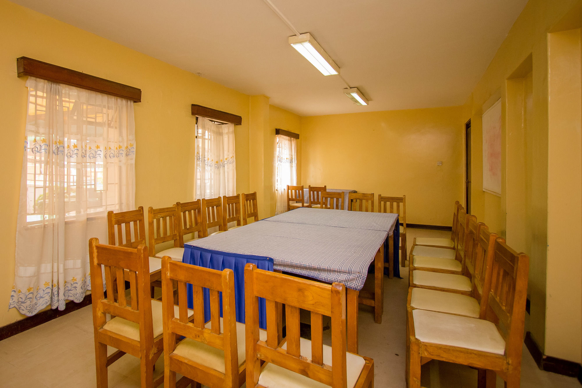 Meru Safari Hotel エクステリア 写真