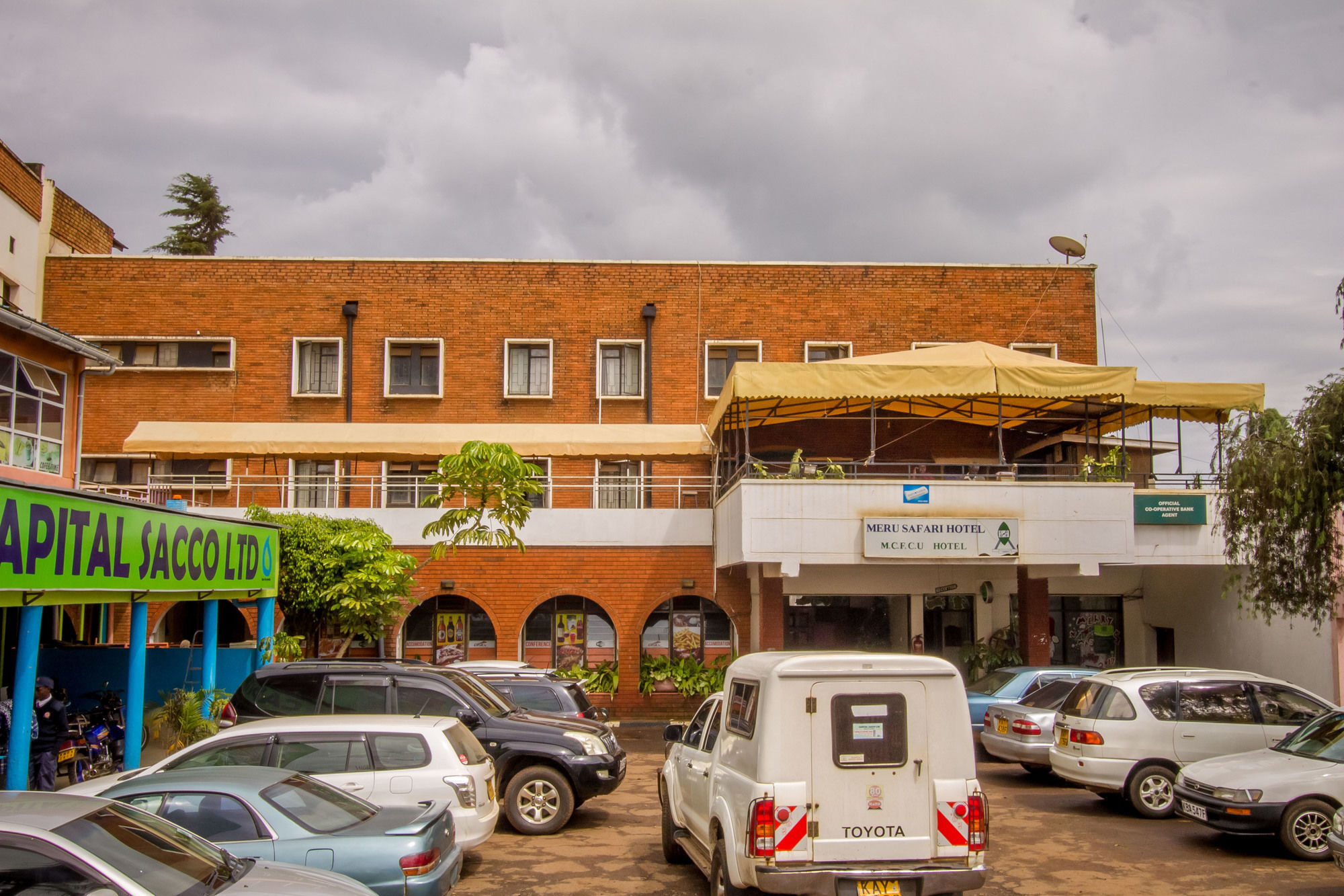 Meru Safari Hotel エクステリア 写真