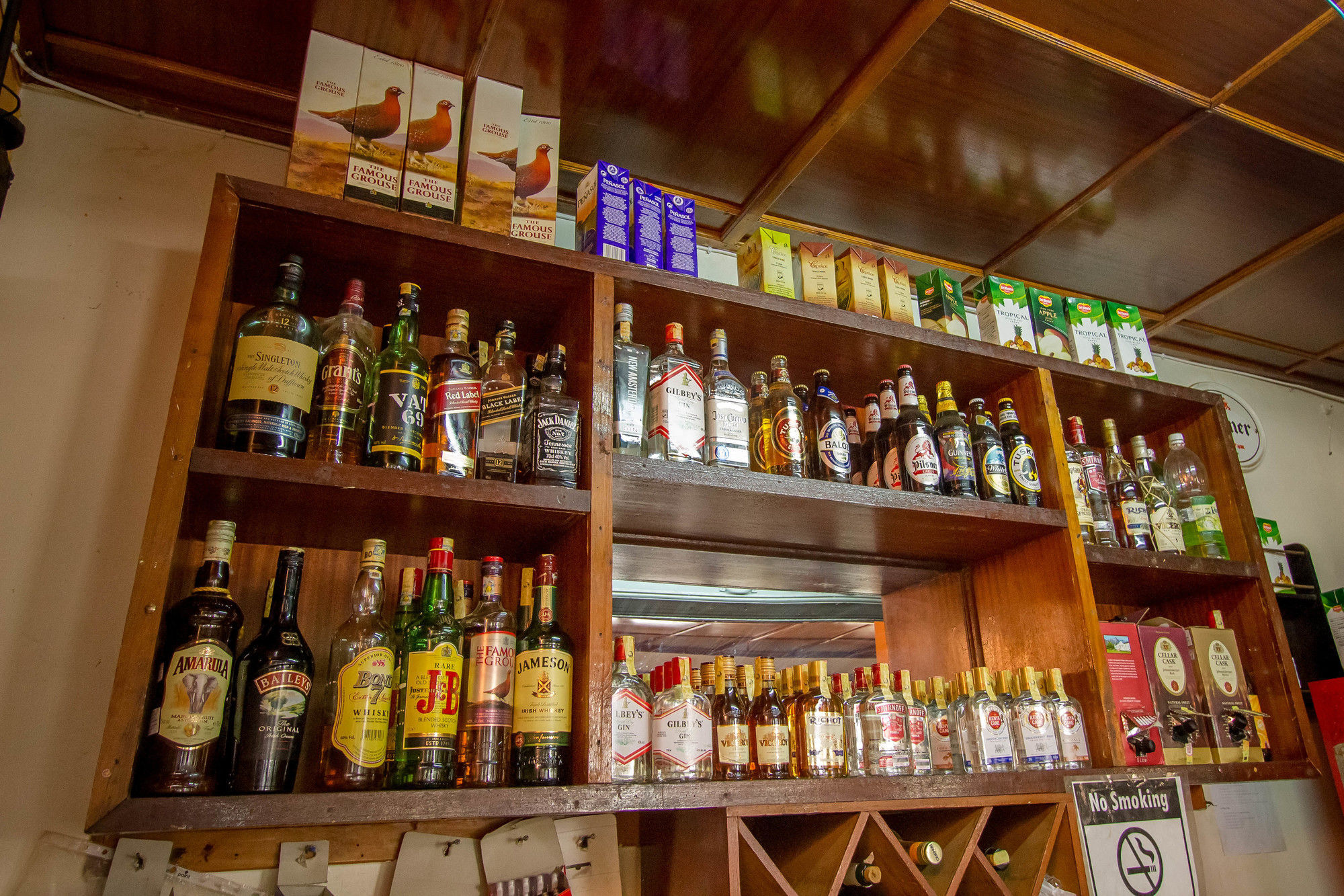Meru Safari Hotel エクステリア 写真