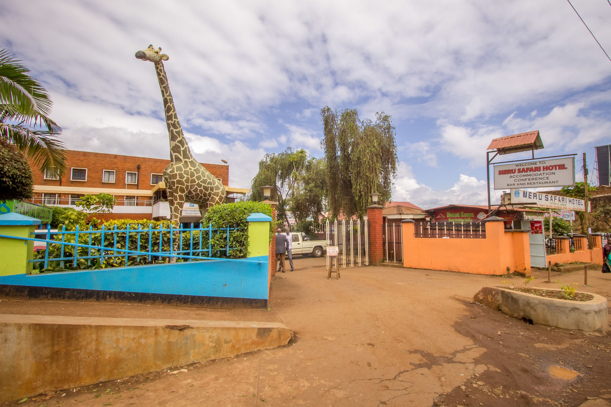 Meru Safari Hotel エクステリア 写真